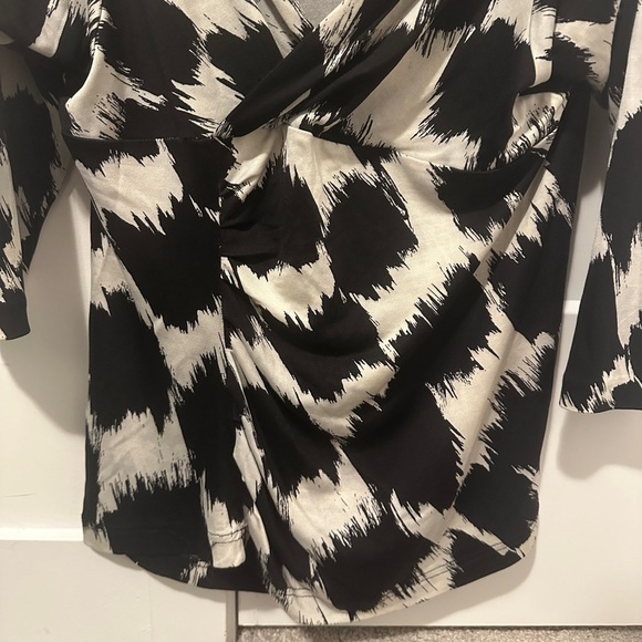 Diane Von Furstenberg Silk Black and White Blouse Top Size 12 Women’s - Picture 2 of 10